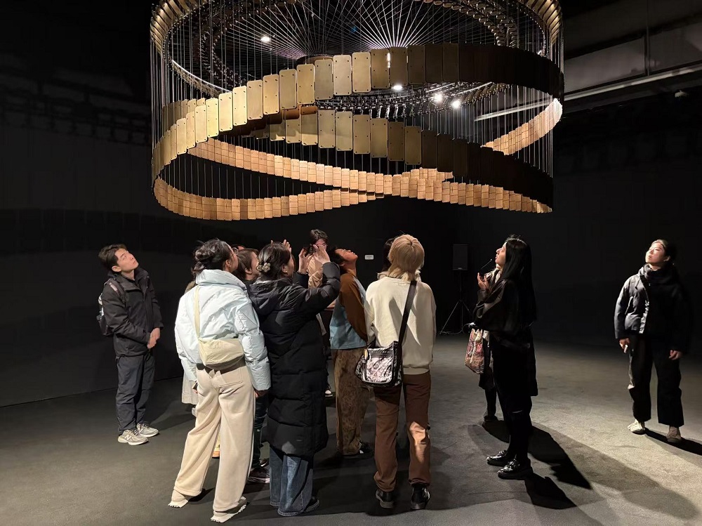 02 觀眾觀展_755.jpg